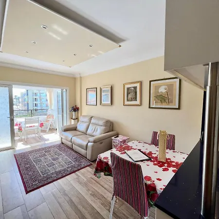 62 M2 Piso Cerca De Yumbo شقة *